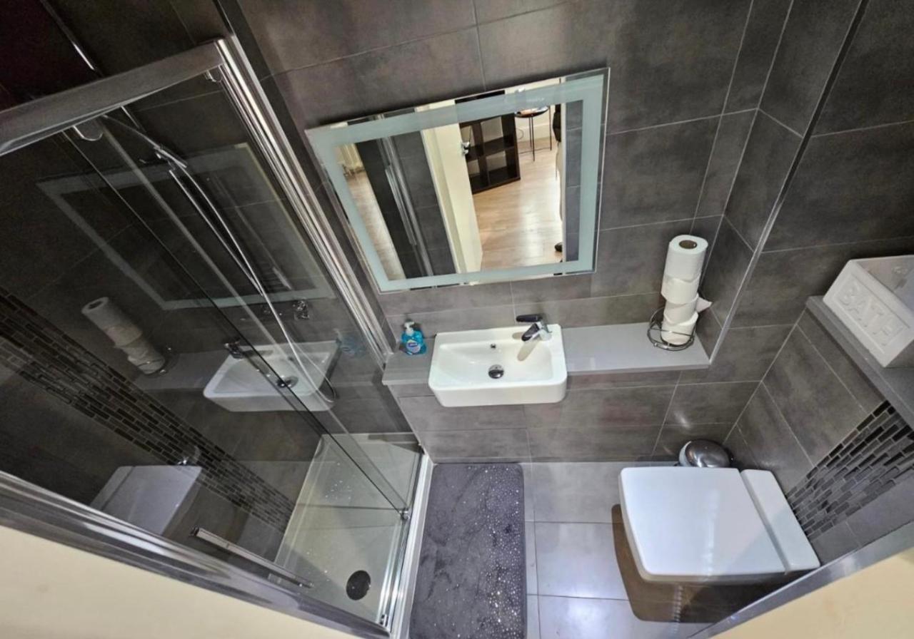 Luxury Double Room With Private Bathroom Эдинбург Экстерьер фото